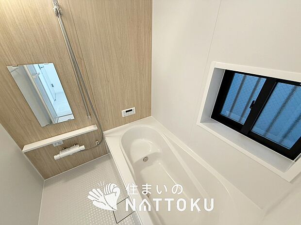 【現地写真(キッチン)】浴室暖房乾燥機付き。1坪タイプで広々です。
