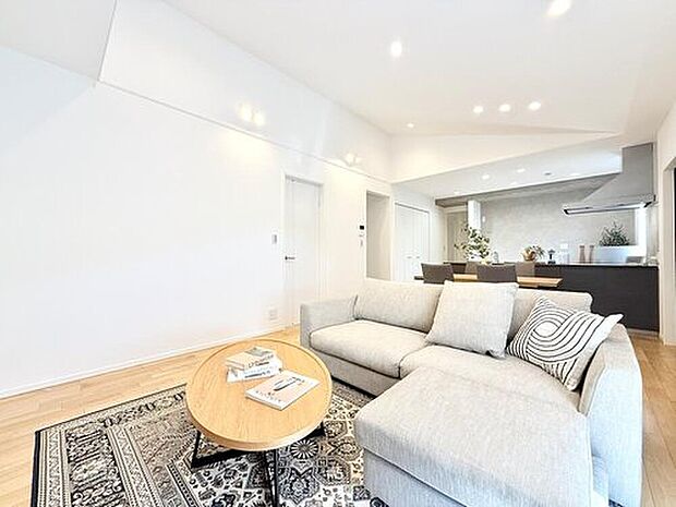 【モデルハウス15号棟　LDK】
リビングからキッチンまで見渡しやすく、家族を身近に感じられるプラン。