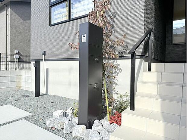 【【モデルハウス 宅配ボックス】】不在時でも荷物の受け取りが可能になる、宅配ボックス付きの住まいです。