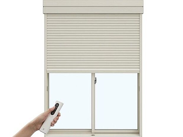 【【リモコン付き電動シャッター】】リモコン１つで簡単に操作♪テレビやエアコンのリモコンのように、シンプルなワンタッチ操作で、毎日の開け閉めを操作できます。