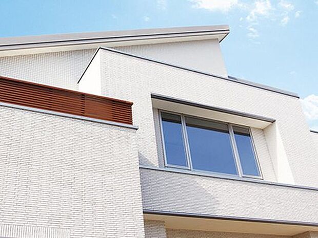 【【タイル外壁】】タイルは住まいの外壁材にふさわしい素材で、劣化や退色することがほとんどなく美しさを保ち、歴史にも裏打ちされた耐久性を備え、環境にも優しく、メンテナンスコストの削減にも貢献します。