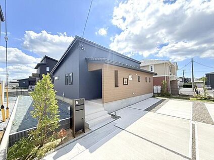 【現地モデルハウス　外観】