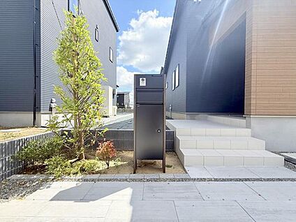 【現地モデルハウス　外観】