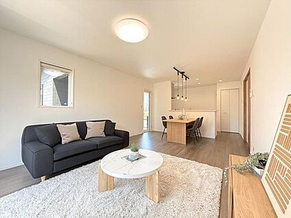 【現地モデルハウス14号棟　LDK】