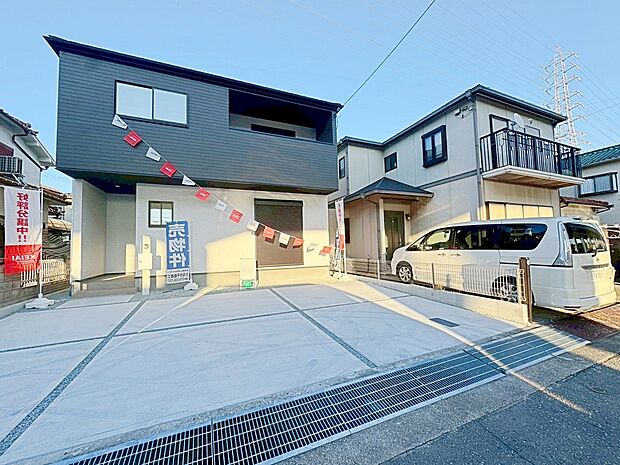 【外観】■“もう一台”が叶う、ゆったり２台分の駐車スペース！（撮影日：2025.11.23）

