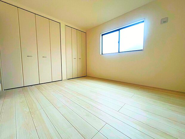 【洋室】■やわらかな光が映える、白を基調とした心地よい空間です（撮影日：2026.3.19）