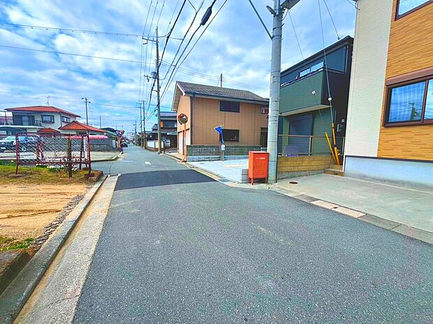 【前面道路】■季節の移ろいを身近に感じる、自然豊かな閑静な住宅地です♪
