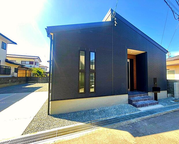 【外観】光と風を感じる心地よい住まいです
