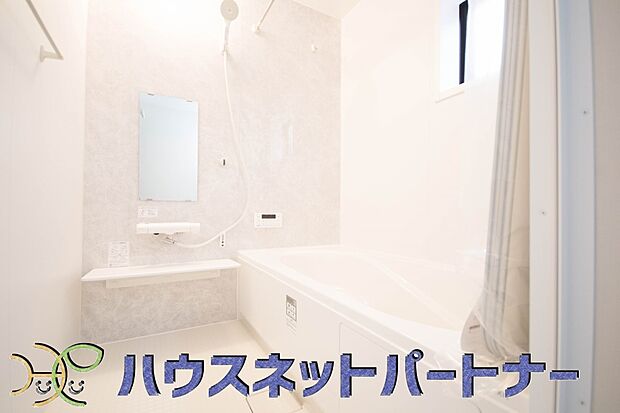 清潔を基調とした浴室は家族と一緒にお風呂に入れる広さです。楽しく癒しの一時を・・。