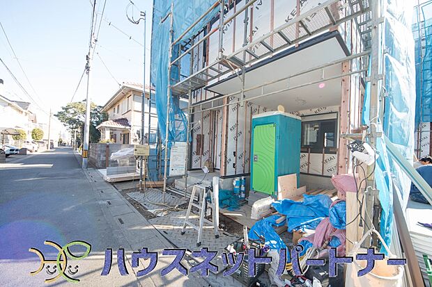 【駐車場】前面道路でお車を駐車するのも楽々。