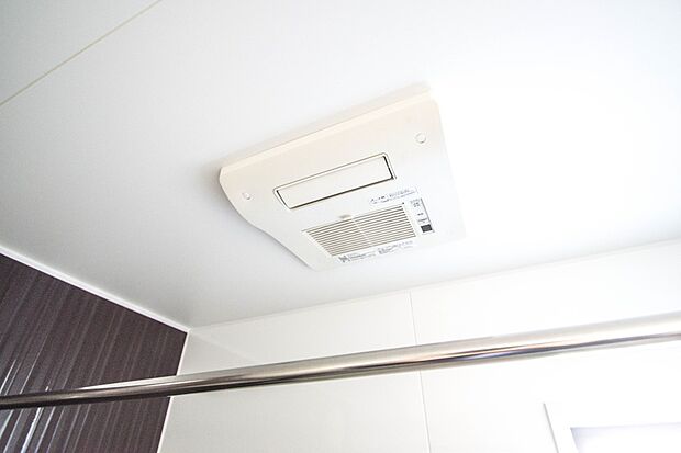 【浴室乾燥】浴室乾燥機能付きなので雨続きの日でもお洗濯は安心です。