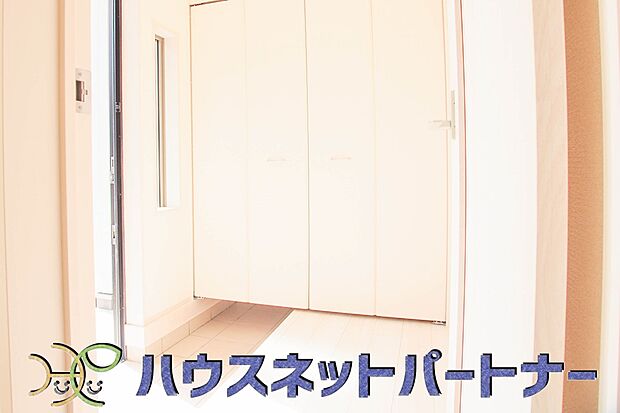 【玄関】玄関扉を開くとゆったりとした空間。この感動を現地で是非体感してみて下さい。