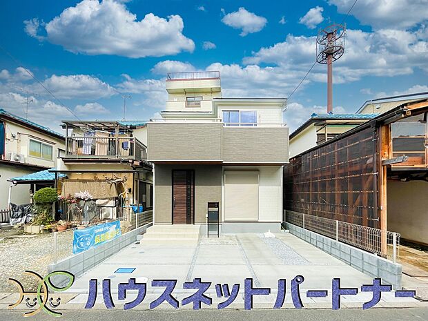 街に溶け合う美しい景観と、採光や風通しを考えて設計された間取り。近隣の視線を考え調整した窓位置など、外観だけでなく、住まうご家族の心地よさを最優先しました。
