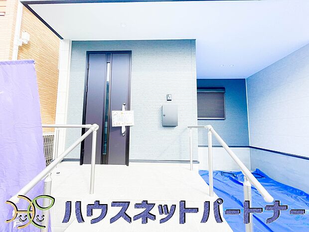 【玄関】お客様も迎える玄関は高級感のある造りです。