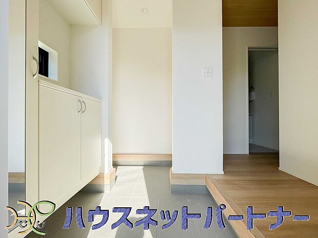 【玄関】玄関の扉を開けると家族の待つお家。幸せを感じる瞬間です。