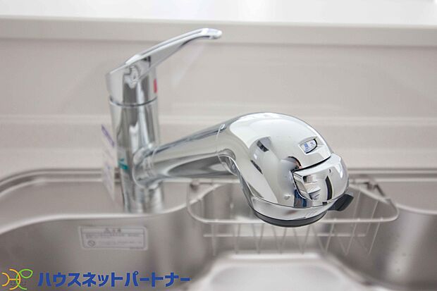 【同仕様設備）】【一体型浄水器】一つの蛇口で「原水（水道水）」「シャワー」「浄水」を切り替えられる、浄水器を内蔵した混合水栓です。浄水は、水栓本体の首部分に付属のカートリッジをセットして使用します。