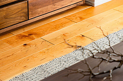 【無垢材フロア】