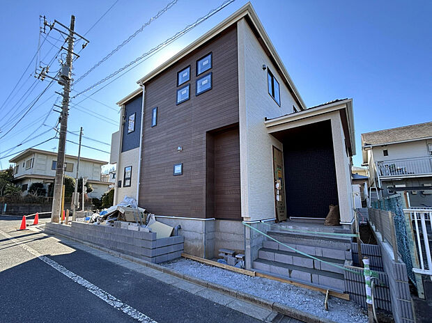 【【現況(4)】】玄関土間収納やリビングのカウンター収納など各所に収納スペースを確保◎