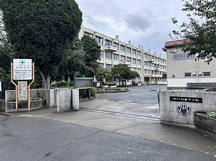 初雁中学校 920m