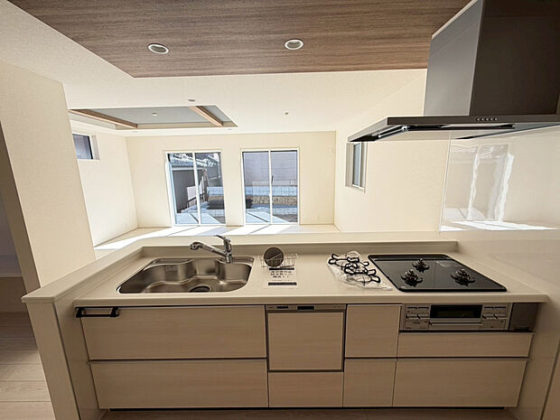 【【2号棟】キッチン】ビルトイン食洗器付きで食器洗いがらくらく♪収納力もあり快適に料理できます♪