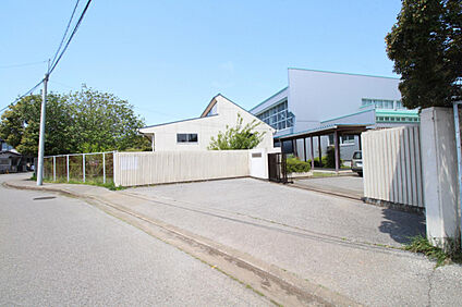 八千代市立東高津中学校 321m
