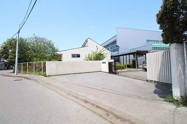 八千代市立東高津中学校(約321m)