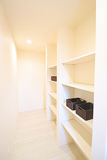 【1号棟パントリー】