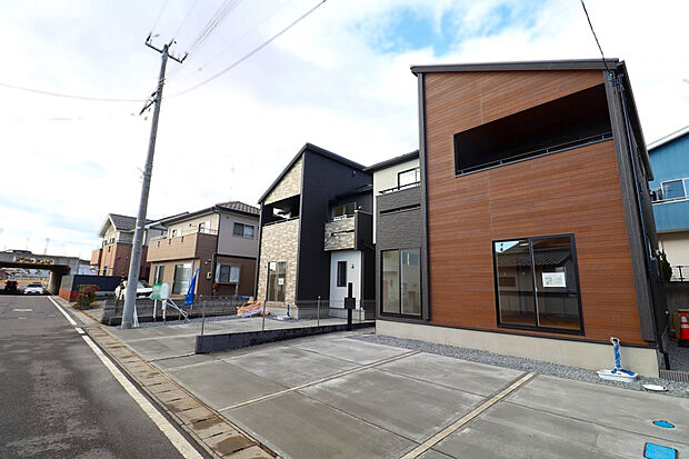 【【2号棟外観】】4LDK+パントリー+カースペース3台