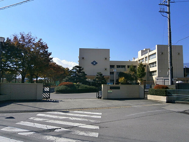 北西中学校（約1,381m）