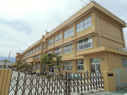 玉幡小学校 546m
