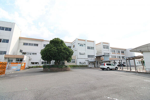 高橋中学校（約649m）