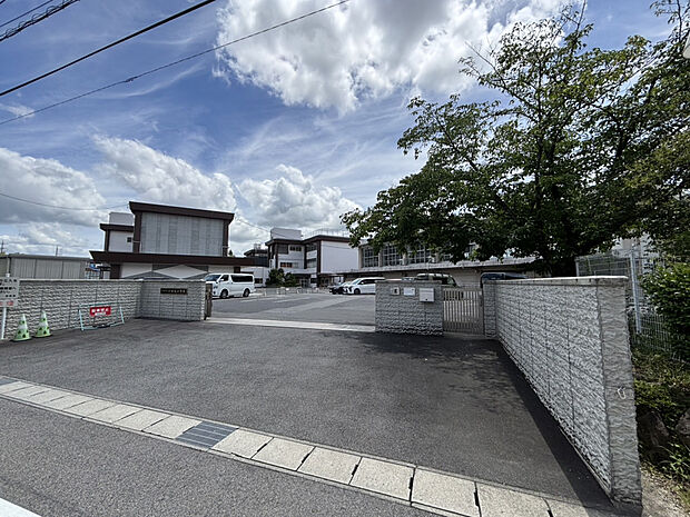 二村台小学校（約161m）