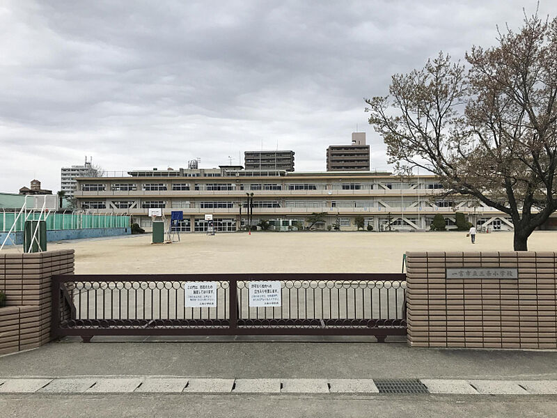 三条小学校　