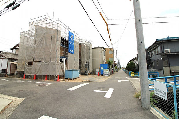 8月9日撮影　南側道路（西→東）　
