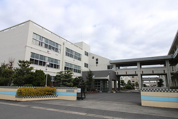一宮市立尾西第三中学校（約1,000m）