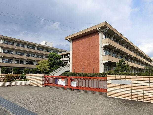 一宮市立尾西第一中学校（約1,200m）