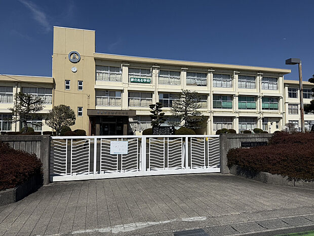 【甲賀市立綾野小学校】（約210m）