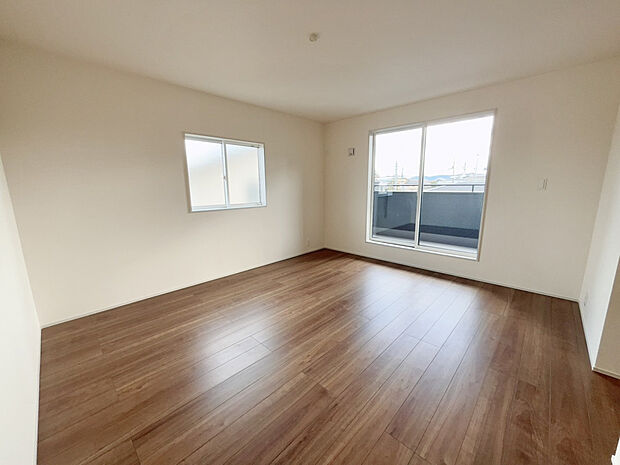 【【1号棟:洋室(1)】】ウォークインクローゼット付き、9帖の洋室。