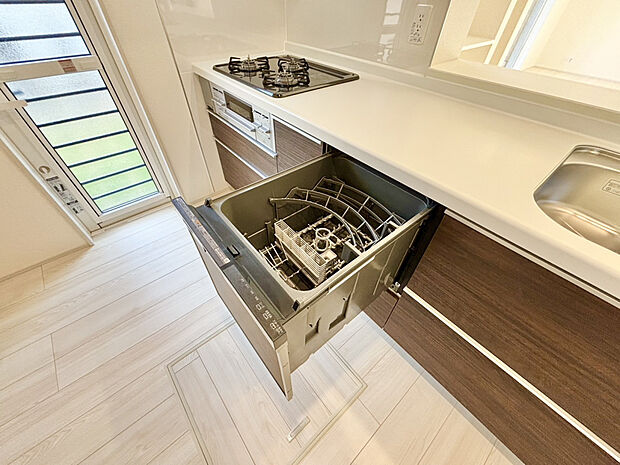 【食器洗浄乾燥機】家事の負担を軽減する食器洗い乾燥機を標準装備!