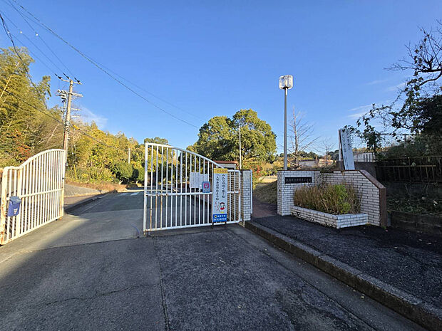 市立新家東小学校（約1,000m）