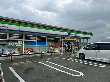 ファミリーマート葛城南藤井店 1100m