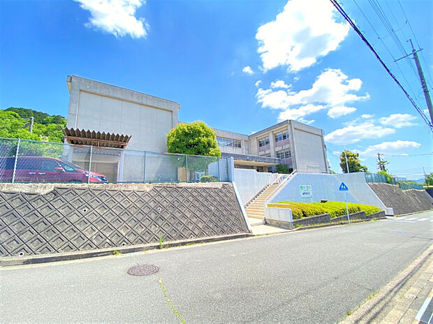 市立光明中学校(約987m)