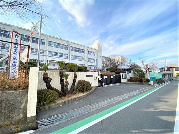 市立羽曳が丘小学校(約880m)