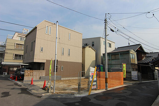 前面道路から見た宅地　