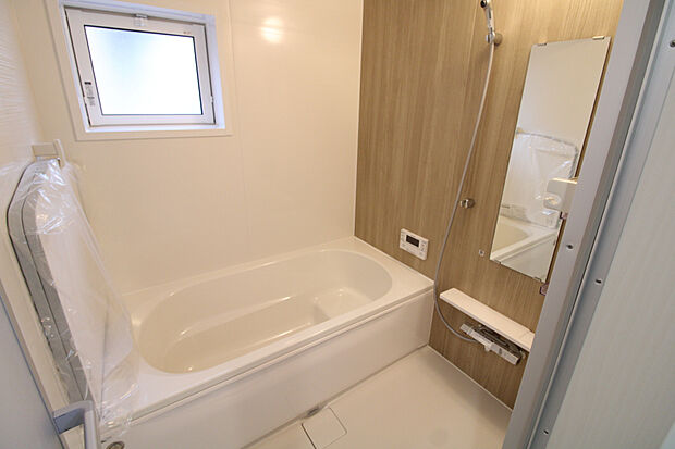 【浴室】浴室は、換気、乾燥、暖房、涼風と天候や季節に合わせて設定可能なので、常に快適にお過ごしいただけます！