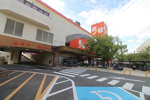 ザ・ビッグ戸坂店（約2,000m）