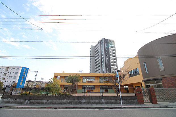 楽々園ルンビニ幼稚園（約700m）