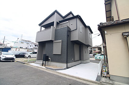 前面道路っから見た外観