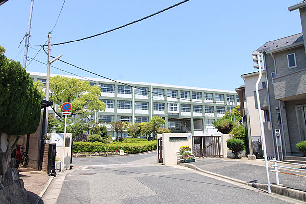 府中町立府中緑が丘中学校(約1,400m)