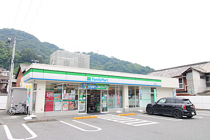 ファミリーマート呉阿賀北店 300m